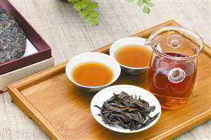 茶香四溢，体验喝茶的宁静时光